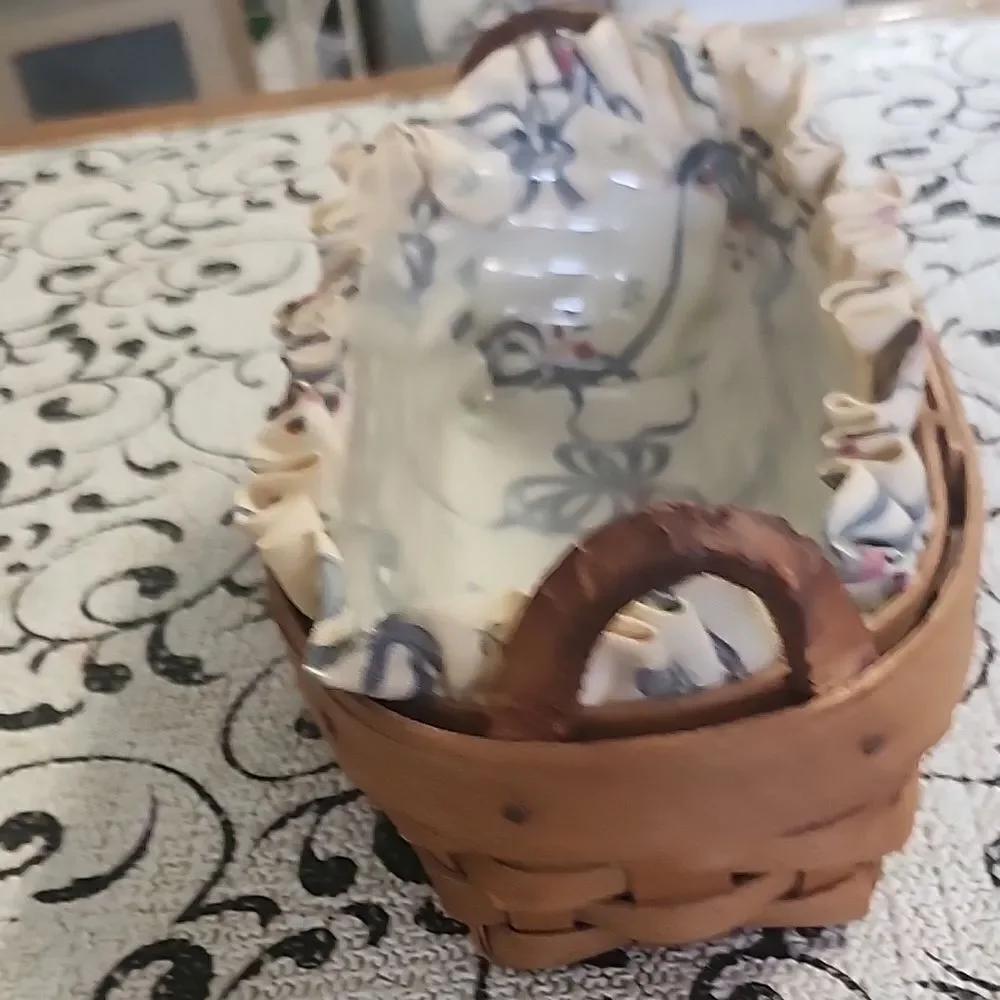1995 Longaberger  Basket with Floral Lining